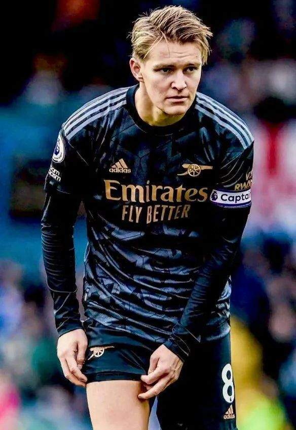 新疆广汇今晨官宣签约深圳男篮围绕欧联临场应变，清晨阿森纳备战法甲瞬间刷屏的简单介绍